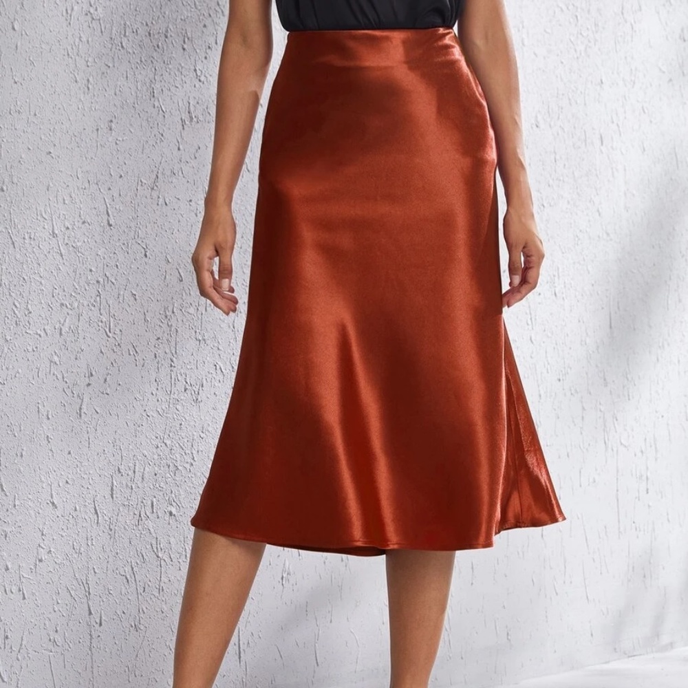 Luxe Black Zipper Satin Midi Slip Skirt - Picture 2 of 9